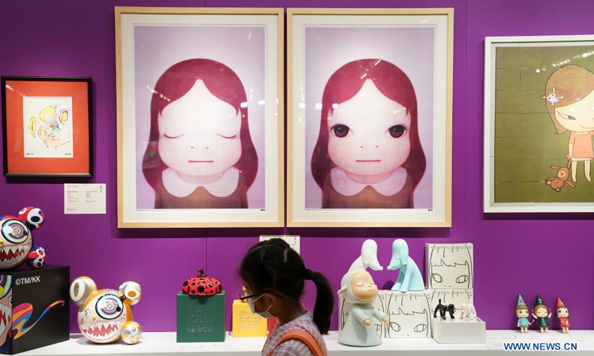 A visitor views items of the China Guardian Hong Kong 2021 Spring Auctions at Hong Kong Convention and Exhibition Center in Hong Kong, south China, April 18, 2021. About 1,300 items are on offer at the China Guardian Hong Kong 2021 Spring Auctions which is open from April 18 to 23. (Xinhua/Li Gang)