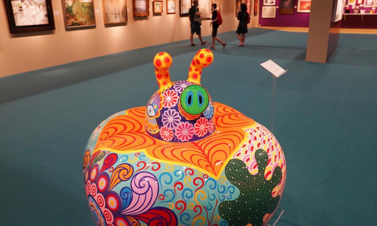 Visitors view items of the China Guardian Hong Kong 2021 Spring Auctions at Hong Kong Convention and Exhibition Center in Hong Kong, south China, April 18, 2021. About 1,300 items are on offer at the China Guardian Hong Kong 2021 Spring Auctions which is open from April 18 to 23. (Xinhua/Li Gang)