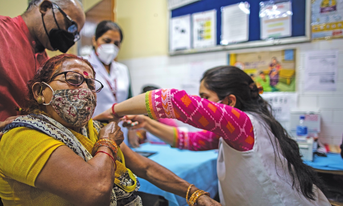 A woman is inoculated with the COVAX vaccine at a vaccination center in the old quarters of the city, in Delhi, India, on Thursday. Photo: VCG