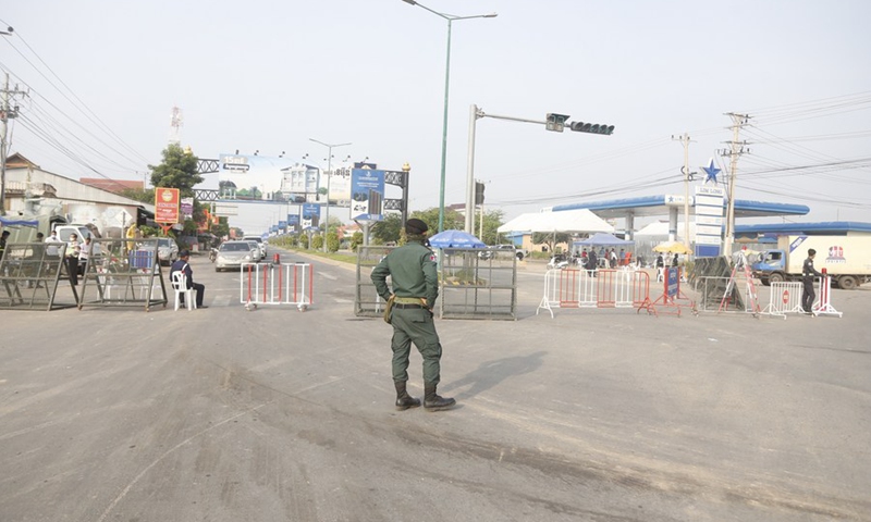 Police officers block a road on the border between Phnom Penh and Kandal province of Cambodia during a 14-day lockdown in a bid to contain the spread of COVID-19 on April 17, 2021.(Photo: Xinhua)