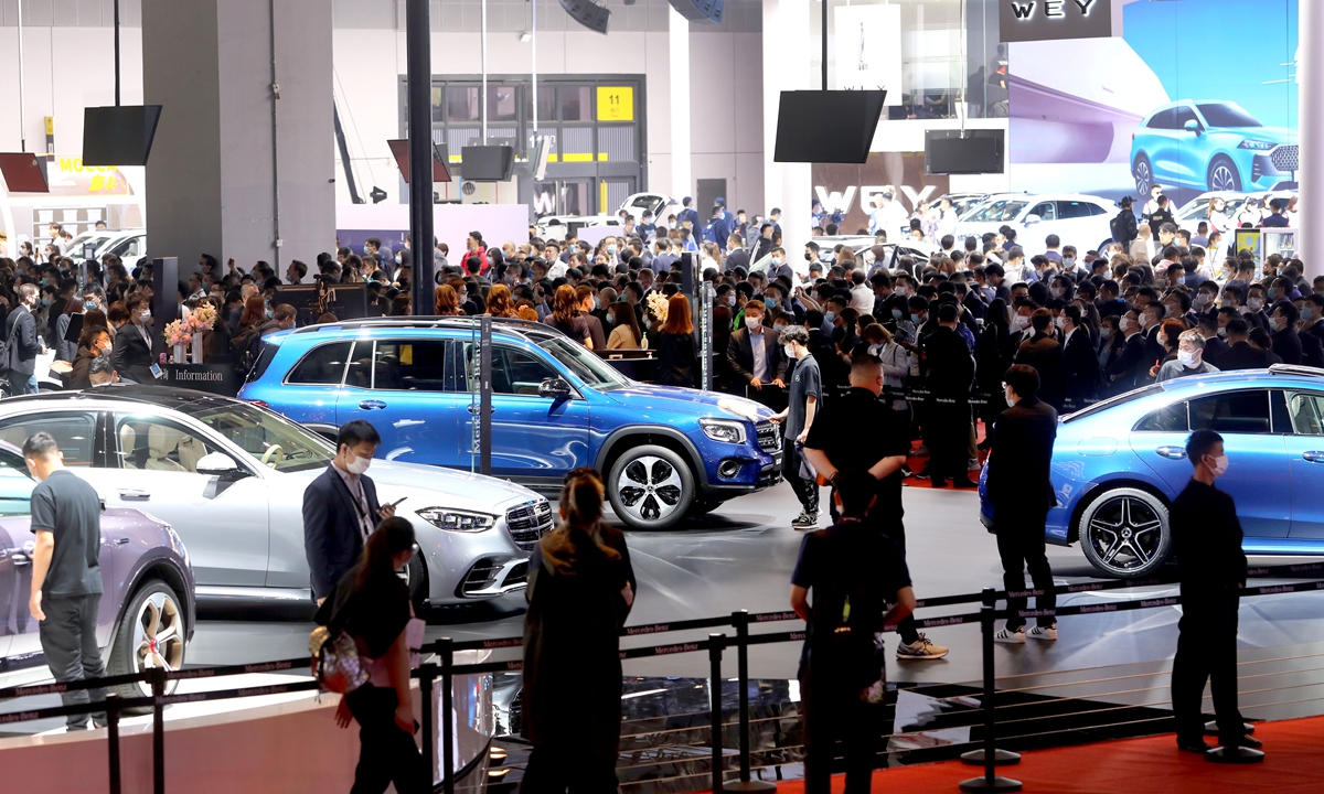Visitors lining up for a hands-on experience of some popular vehicle models Photo: Yanghui/GT