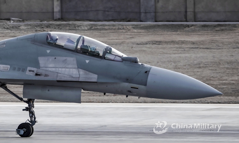 A J-16 fighter jet attached to an aviation brigade of the air force under the PLA Western Theater Command gets ready to take off from the runway during an aerial combat training exercise under complex electromagnetic conditions in early April, 2021.(Photo: eng.chinamil.com.cn)