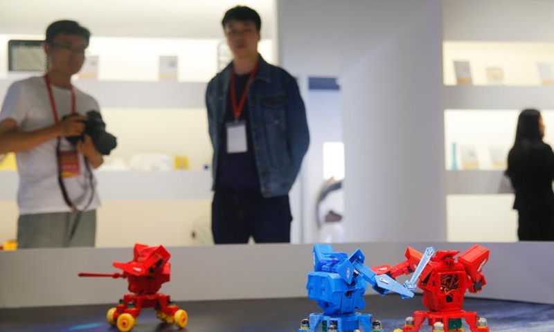 The calligraphy written by robot is presented by a staff member of Guangdong Xinbao Electrical Appliances Company in Foshan, a manufacturing powerhouse in Guangdong-Hong Kong-Macao Greater Bay Area(GBA), April 19, 2021.  Photo: China News Service