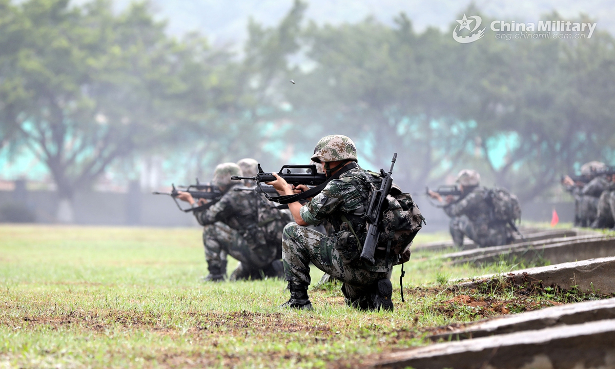 Members of a special operations force assigned to the PLA Macao Garrison participate in a comprehensive combat capability assessment,in order to check the combat capabilities of its special operations forces on coordination, skills and tactics on Apr 18, 2021.  Photo: China Military Online