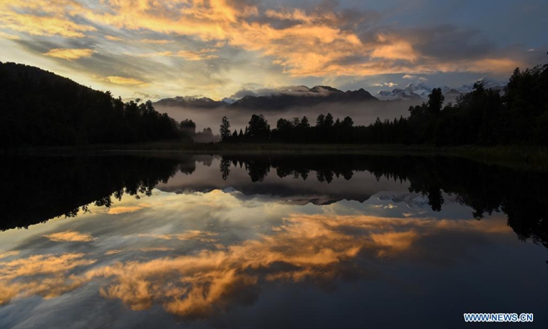 Photo taken on April 19, 2021 shows a scene of Matherson Lake near the township of Fox Glacier in southern island of New Zealand. The small glacial lake is famous for the reflected views of Mount Cook and Mount Tasman in the water.(Photo: Xinhua)