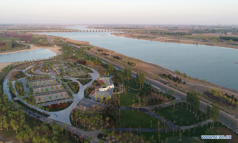 Aerial photo taken on April 13, 2021 shows the scenery of Hutuo River in Shijiazhuang, north China's Hebei Province. The water quality and ecosystem in the Hutuo River have been improved thanks to the ecological restoration efforts.(Photo: Xinhua)