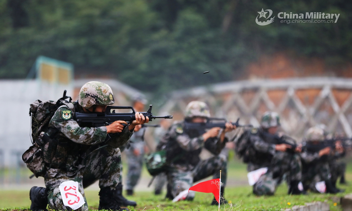 Members of a special operations force assigned to the PLA Macao Garrison participate in a comprehensive combat capability assessment,in order to check the combat capabilities of its special operations forces on coordination, skills and tactics on Apr 18, 2021.   Photo: China Military Online