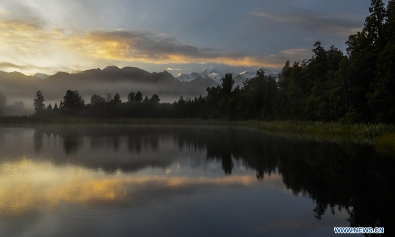 Photo taken on April 19, 2021 shows a scene of Matherson Lake near the township of Fox Glacier in southern island of New Zealand. The small glacial lake is famous for the reflected views of Mount Cook and Mount Tasman in the water.(Photo: Xinhua)
