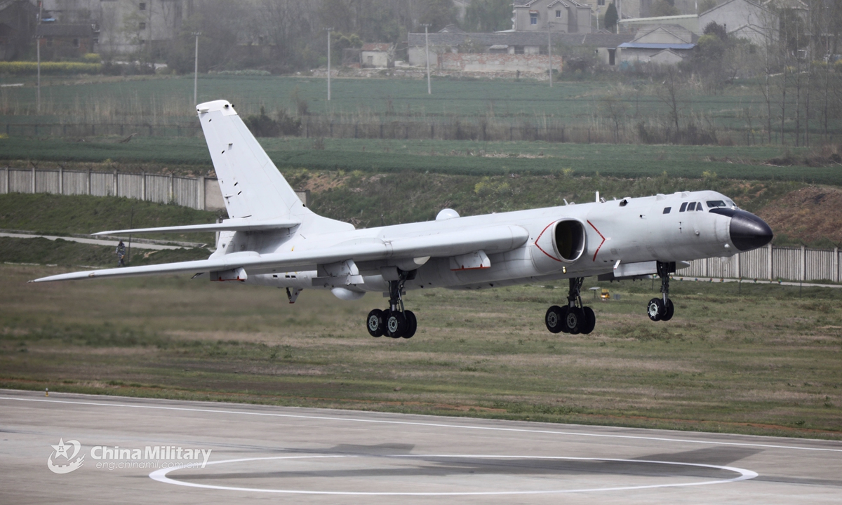 Fighter bombers attached to an air force aviation division under the PLA Eastern Theater Command carry out flight training under low-visibility conditions on March 30, 2021, aiming to improve the troops' penetration and assault capabilities. Photo: China  Military Online