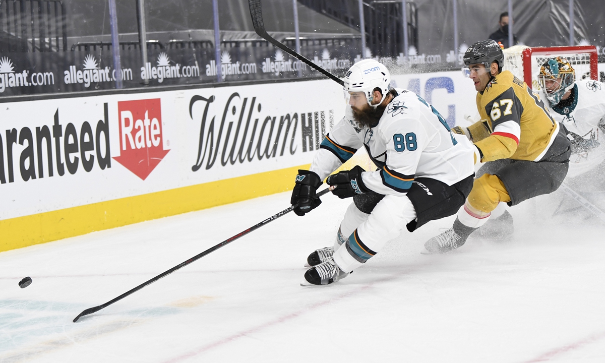 Max Pacioretty (No.67) of the Vegas Golden Knights battles Brent Burns (No.88) of the San Jose Sharks during the first period of a game at T-Mobile Arena on Wednesday in Las Vegas, Nevada. The Knights become the first NHL team to clinch a playoff berth this season after defeating the Sharks 5-2. Photo: VCG