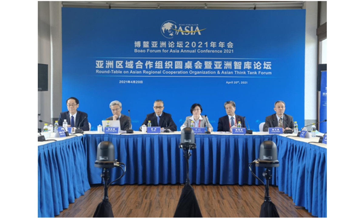 Delegates speak at the round-table talks in Hainan Province on Tuesday Photo: Courtesy of CIIS 