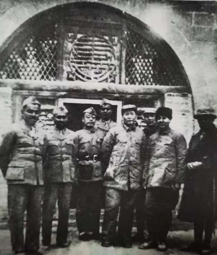 Group photo of Mao Zedong and all members of the Indian Medical Team to China including Dr. Kotnis (second from left) in 1938