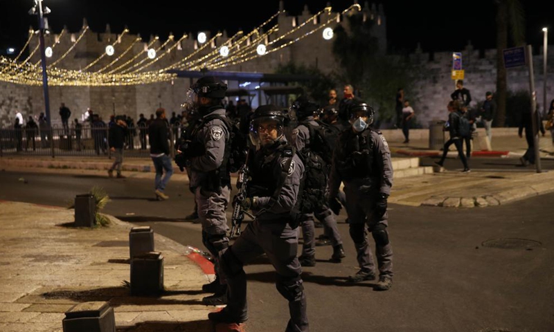 Members of the Israeli security forces stand guard during clashes between Palestinians and Israelis in east Jerusalem, on April 22, 2021. Dozens of people were injured and dozens more arrested as clashes erupted between Palestinians and Israelis in east Jerusalem on Thursday night.Photo:Xinhua