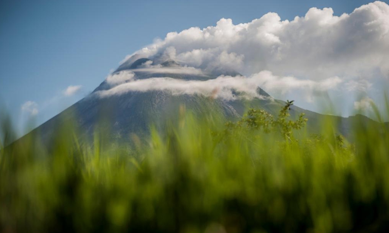 Photo taken on April 23, 2021 shows white smoke spewing from Mount Merapi as seen from Kaliurang in Yogyakarta, Indonesia.Photo:Xinhua