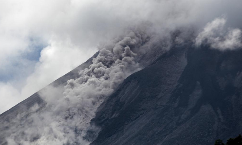 Photo taken on April 23, 2021 shows white smoke spewing from Mount Merapi as seen from Sleman in Yogyakarta, Indonesia.Photo:Xinhua