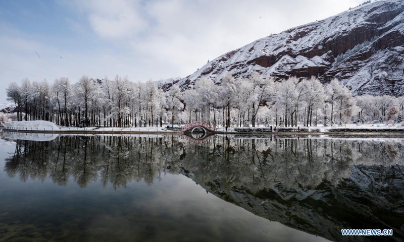Photo taken on April 24, 2021 shows the snow scenery in Qilian County, northwest China's Qinghai Province.(Photo: Xinhua)