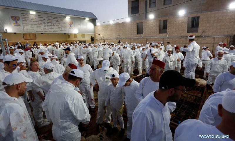 Members of the Samaritan sect participate in the traditional Passover sacrifice on Mount Gerizim, near the West Bank city of Nablus, on April 25, 2021.(Photo: Xinhua)