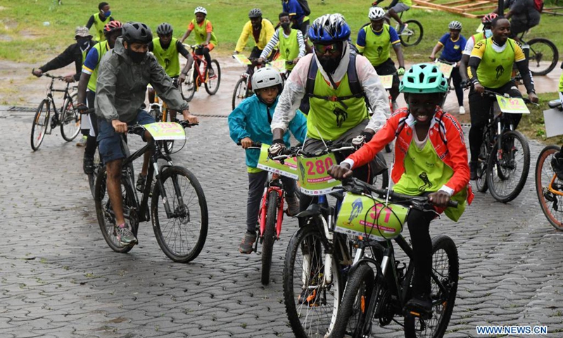 Participants ride bicycles during an activity to mark the World Malaria Day in Kampala, Uganda, April 25, 2021. As the world commemorated World Malaria Day on Sunday, dozens of riders in Uganda, including young and old, rode over 30 km to raise awareness against the disease.(Photo: Xinhua)