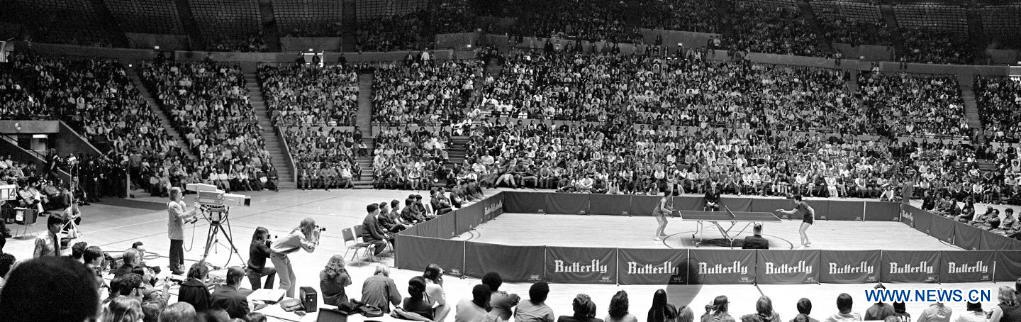 Chinese table tennis players stage a table tennis performance in College of William & Mary in Virginia, the United States, April 16, 1972.(Photo: Xinhua)