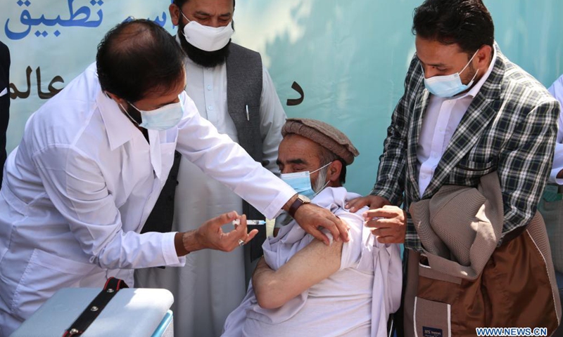 A man receives a dose of COVID-19 vaccine during a vaccination campaign in Kabul, capital of Afghanistan, April 27, 2021. (Photo: Xinhua)