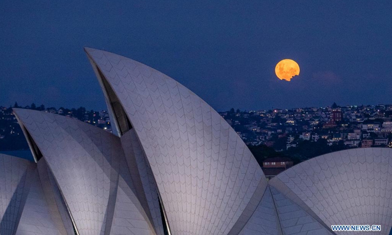 Photo taken on April 27, 2021 shows a super moon with Sydney Opera House in the foreground in Sydney, Australia. (Photo: Xinhua)
