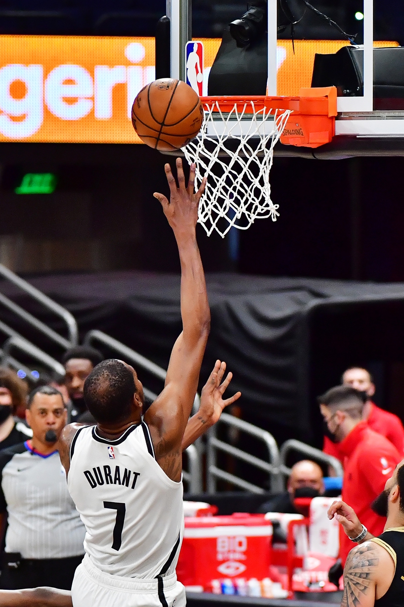 Kevin Durant of the Brooklyn Nets shoots against the Toronto Raptors on Tuesday in Tampa, Florida. Photo: VCG