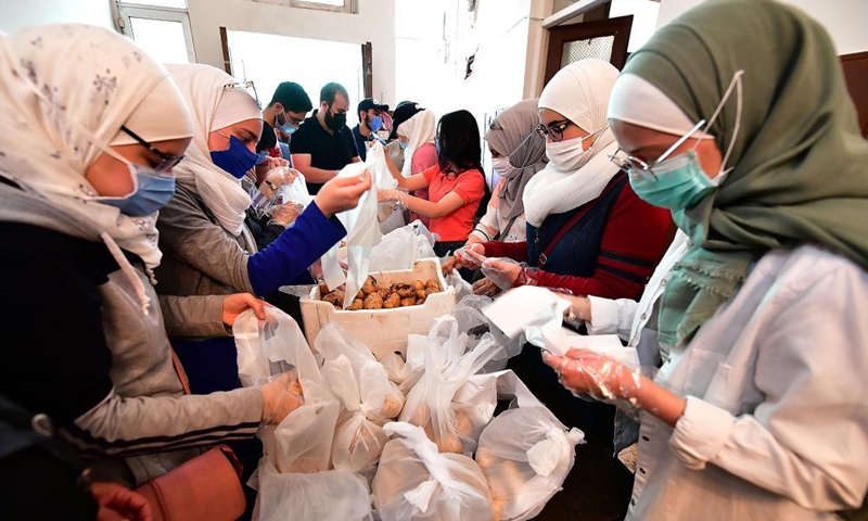 Volunteers prepare charity food parcels during the holy month of Ramadan in Damascus, Syria, on April 20, 2021. As Syria is passing through a tough economic crisis, some charity kitchens started working during the holy month of Ramadan to help people save money by offering free meals and food parcels.Photo:Xinhua