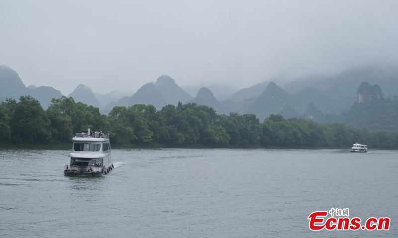 Misty rain covers the Lijiang River in Guilin, Guangxi Zhuang Autonomous Region, April 28, 2021.Photo:China News Service