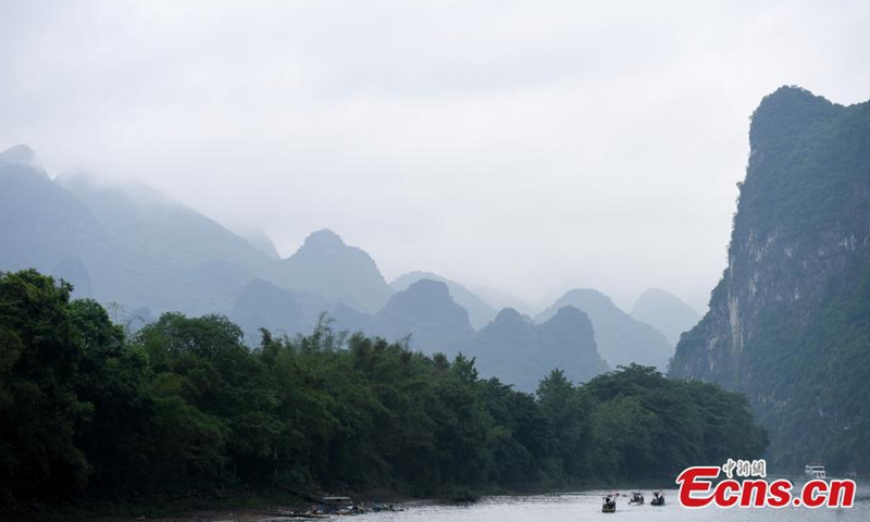 Misty rain covers the Lijiang River in Guilin, Guangxi Zhuang Autonomous Region, April 28, 2021.Photo:China News Service