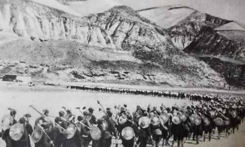 Yan'an university students tilled land on top of mountains and planted crops of up to one thousand hectares
