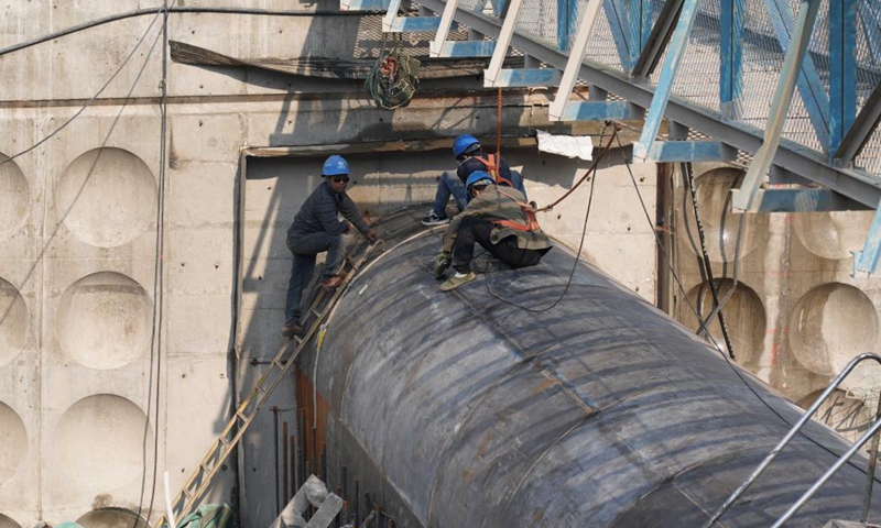 Workers are busy at the construction site of the Baihetan hydropower station in southwest China, April 27, 2021.Photo:Xinhua