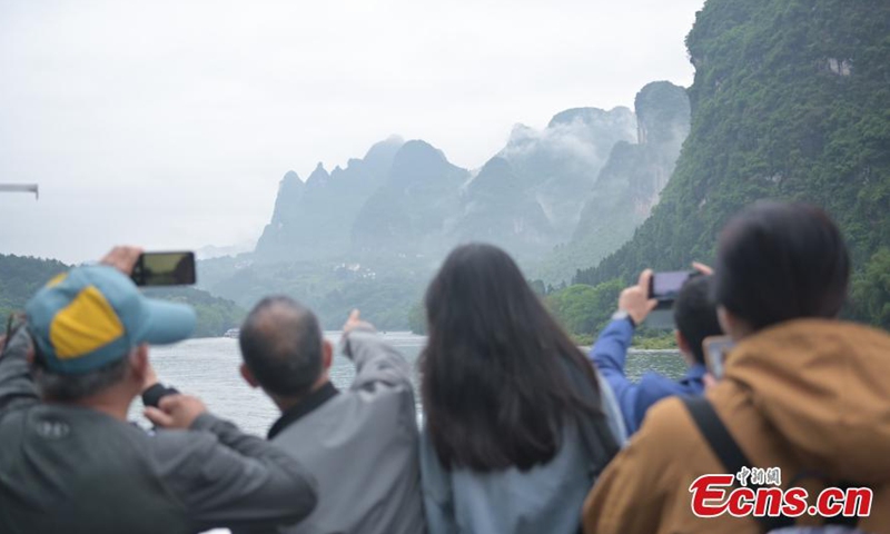 Misty rain covers the Lijiang River in Guilin, Guangxi Zhuang Autonomous Region, April 28, 2021.Photo:China News Service