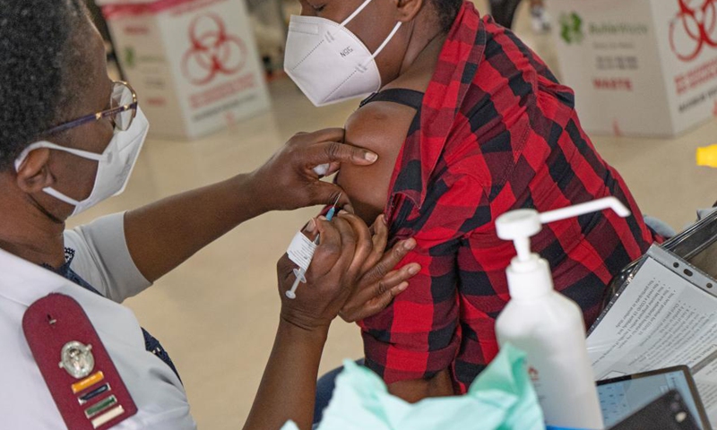 A woman receives a shot of COVID-19 vaccine in Johannesburg, South Africa, on April 28, 2021.Photo:Xinhua