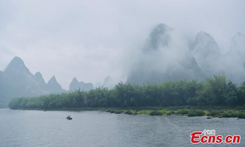 Misty rain covers the Lijiang River in Guilin, Guangxi Zhuang Autonomous Region, April 28, 2021.Photo:China News Service