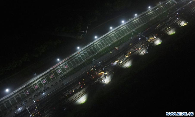 Railway builders work overnight to apply track upgrade of Shanghai-Chengdu high-speed railway in east China's Anhui Province, April 27, 2021.Photo:Xinhua