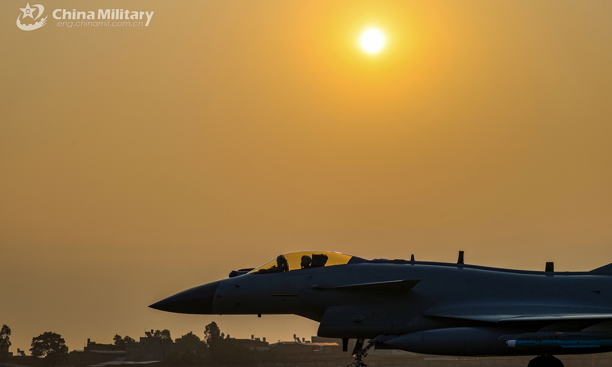 Fighter jets attached to an aviation brigade of the air force under the PLA Southern Theater Command get ready to take off from the runway for a flight training exercise in late April, 2021.Photo:China Military