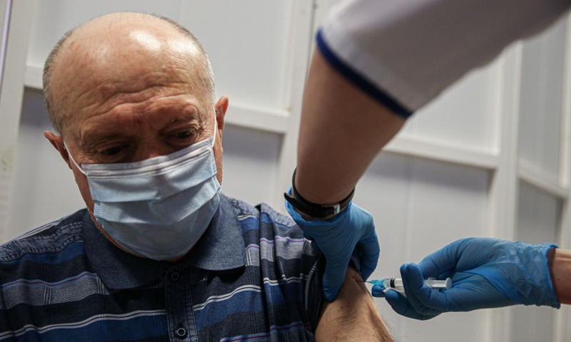 A man receives a dose of COVID-19 vaccine in Moscow, Russia, April 28, 2021. Russia confirmed 7,848 new coronavirus infections over the past 24 hours, below 8,000 for the first time since the end of September, taking the nationwide tally to 4,787,273, the country's official monitoring and response center said Wednesday.Photo:Xinhua