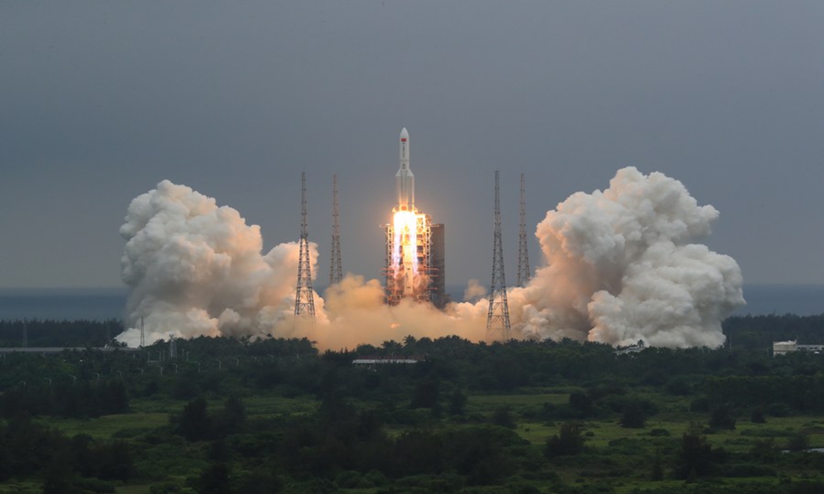 The Long March-5B Y2 rocket, carrying the Tianhe module, blasts off from the Wenchang Spacecraft Launch Site in south China's Hainan Province, April 29, 2021. Photo: Xinhua