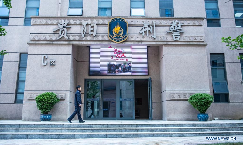 Zhu Yunhong is about to enter the office building of the criminal detective division of the Guiyang Public Security Bureau in Guiyang, southwest China's Guizhou Province, May 2, 2021. Zhu Yunhong is a police profile artist with 16 years of experience working at the criminal detective division of the Guiyang Public Security Bureau.(Photo: Xinhua)
