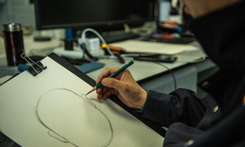 Zhu Yunhong sharpens a pencil in his office at the criminal detective division of the Guiyang Public Security Bureau in Guiyang, southwest China's Guizhou Province, May 2, 2021.(Photo: Xinhua)