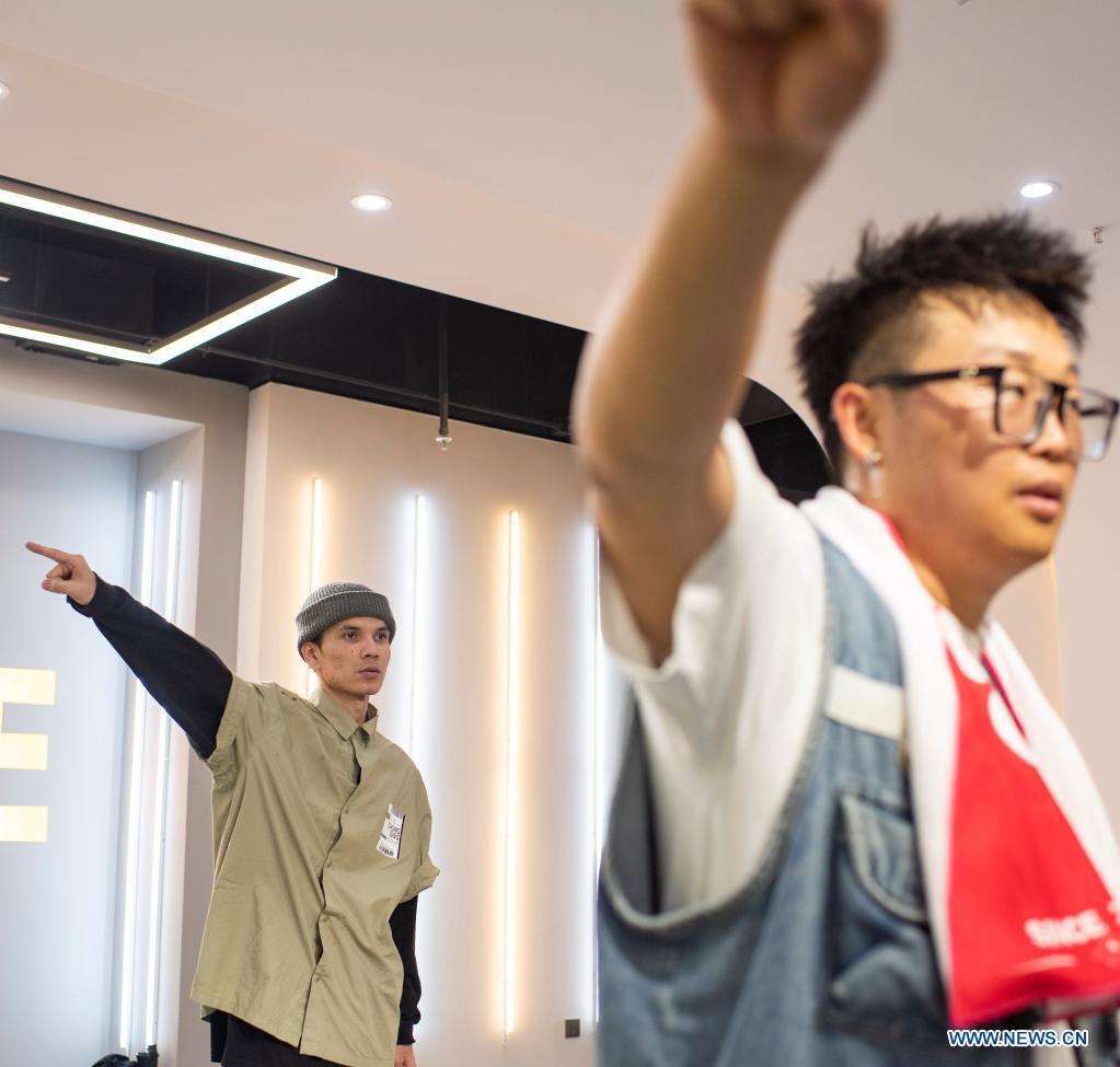 Xirli Abdukirm (L), practices new dance moves with his colleague Wang Weiguo at a street dance studio in Urumqi, northwest China's Xinjiang Uygur Autonomous Region, April 21, 2021.(Photo: Xinhua)