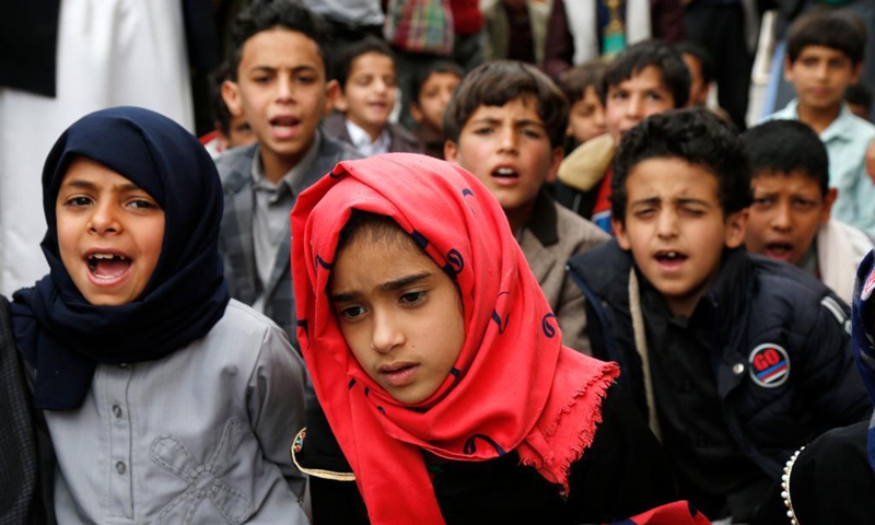 Children learn the pronunciation of Arabic words during a free language lesson inside a mosque in Sanaa, Yemen, on May 4, 2021.(Photo: Xinhua)