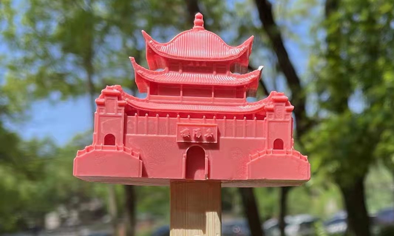 Photo taken on May 4, 2021, shows an ice pop shaped like the Yueyang Tower in Hunan Province.Photo:Xinhua