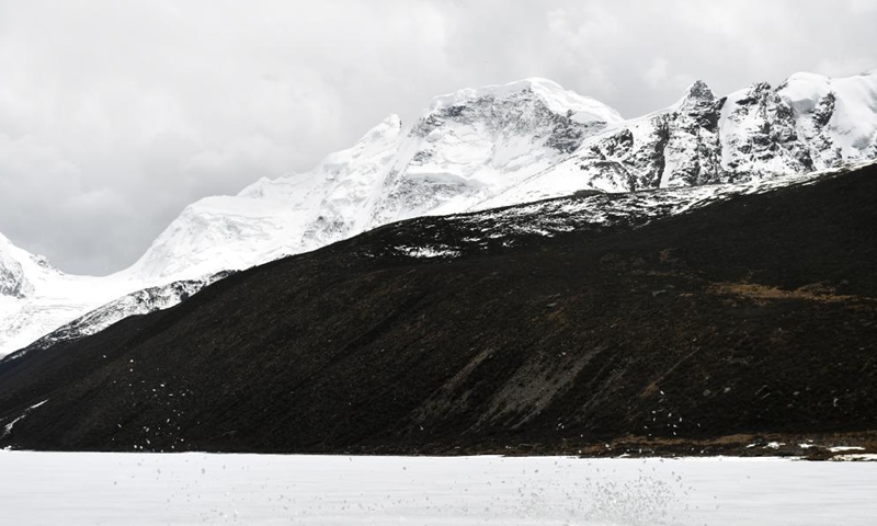 Photo taken on May 4, 2021 shows a view of the Sapukonglagabo Mountain in Biru County of Nagqu, southwest China's Tibet Autonomous Region.Photo:Xinhua