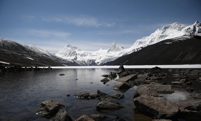 Photo taken on May 4, 2021 shows a view of the Sapukonglagabo Mountain in Biru County of Nagqu, southwest China's Tibet Autonomous Region. Photo:Xinhua