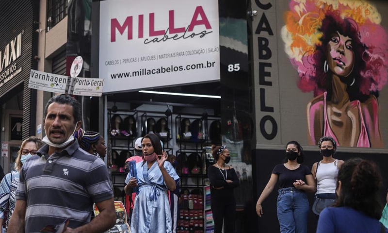 People walk on a business street amid COVID-19 outbreak in Sao Paulo, Brazil, on May 6, 2021. Brazil on Thursday reported 2,550 more deaths from COVID-19, raising the national count to 416,949, the Ministry of Health said. The ministry said 73,380 more cases were detected, raising the nationwide tally to 15,003,563. Photo:Xinhua