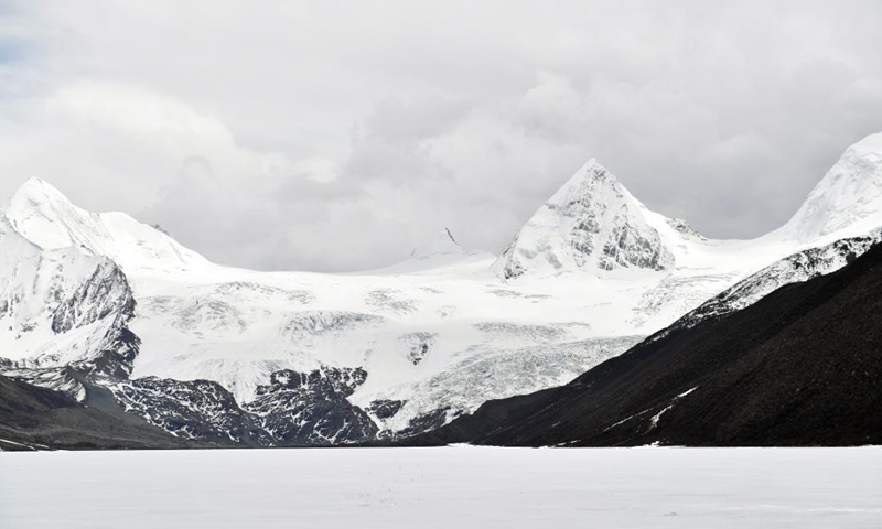 Photo taken on May 4, 2021 shows a view of the Sapukonglagabo Mountain in Biru County of Nagqu, southwest China's Tibet Autonomous Region.Photo:Xinhua