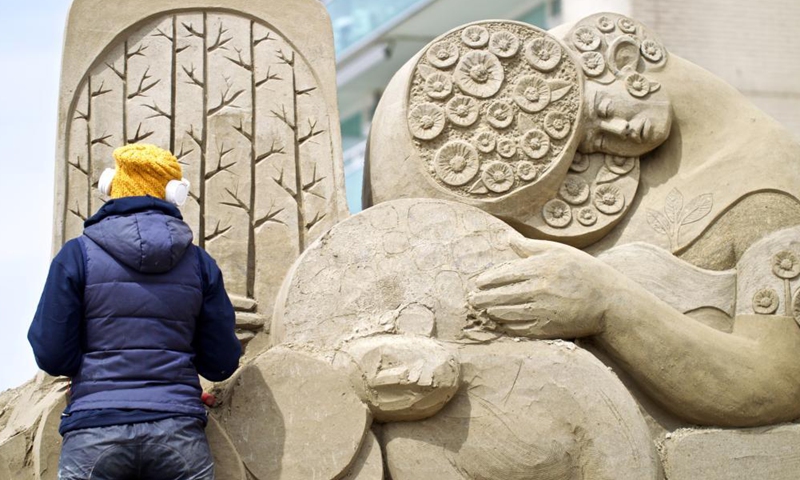 An artist works on a sand sculpture during the European Sand Sculpture Championships in Zandvoort, the Netherlands, May 6, 2021. The European Sand Sculpture Championship is staged in Zandvoort for the tenth time. Photo:Xinhua