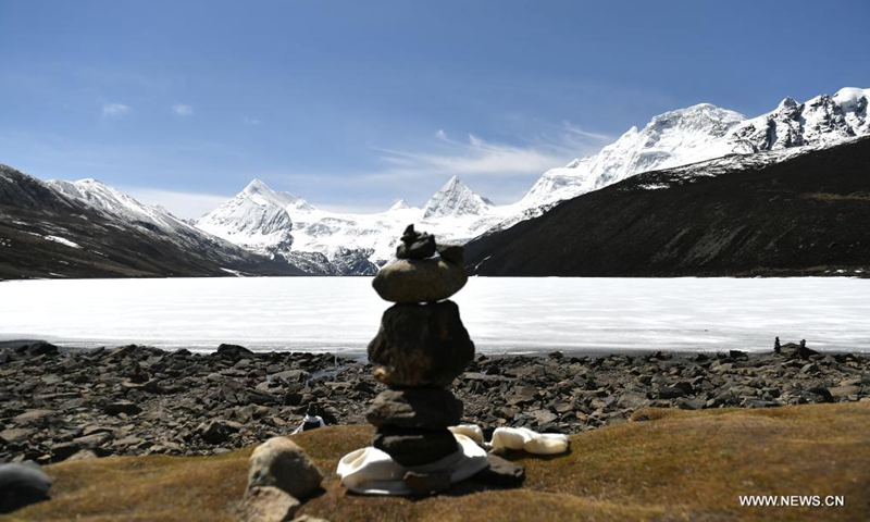 Photo taken on May 4, 2021 shows a view of the Sapukonglagabo Mountain in Biru County of Nagqu, southwest China's Tibet Autonomous Region. Photo:Xinhua