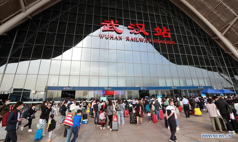 Passengers walk into Wuhan Railway Station in Wuhan, capital of central China's Hubei Province, May 5, 2021. During the five-day Labor Day holiday, about 4.03 million passenger trips were made via 117 railway stations administered by China Railway Wuhan Bureau Group Co., Ltd.Photo:Xinhua